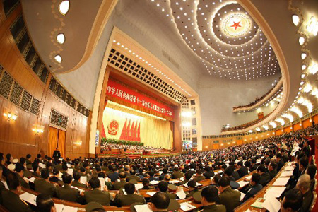 La première session de la 11e  Assemblée populaire nationale (APN, Parlement chinois) s&apos;est  ouverte mercredi à 9H00 au Grand Palais du Peuple à Beijing,  fixant une croissance de 8% du produit intérieur brut (PIB) et une augmentation de 4,8% de l&apos;indice des prix à la consommation (CPI).