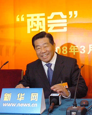 Le plus haut conseiller politique de Chine Jia Qinglin a appelé dimanche les médias du pays à " montrer vivement la vigueur de la démocratie socialiste à la  chinoise" dans leurs reportages lors de sa rencontre avec les journalistes couvrant les "deux sessions" en cours.