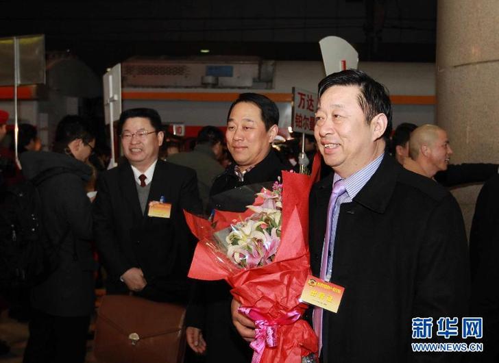 Les membres de la 5e session du 11e comité national de la CCPPC arrivent à Beijing