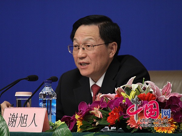 M.Xie Xuren répond aux questions des journalistes.