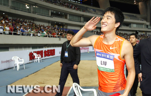 Champion olympique 2004, champion du monde 2007 et ancien recordman du monde (12&apos;&apos;88 en 2006 à Lausanne), Liu Xiang (26 ans), a remporté la médaille d&apos;argent du 110 m haies avec un résultat de 13 secondes 15 lors de la Golden League de Shanghaï.