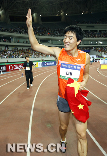 Champion olympique 2004, champion du monde 2007 et ancien recordman du monde (12&apos;&apos;88 en 2006 à Lausanne), Liu Xiang (26 ans), a remporté la médaille d&apos;argent du 110 m haies avec un résultat de 13 secondes 15 lors de la Golden League de Shanghaï.