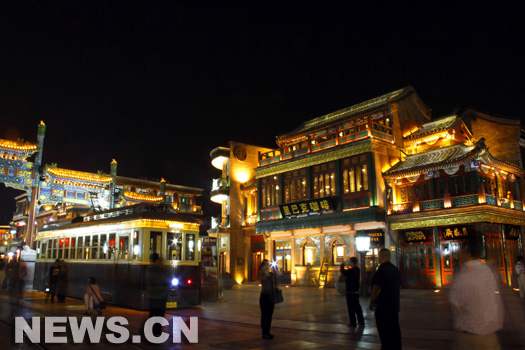 Vue nocturne de l&apos;avenue Qianmen