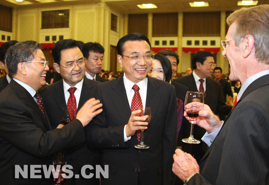 La Chine invitera davantage d'experts étrangers à participer au processus de développement socio-économique du pays, a déclaré dimanche le vice-Premier ministre chinois Li Keqiang.