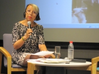 Monique Lauret lors de sa présentation à l'Institut français.jpg
