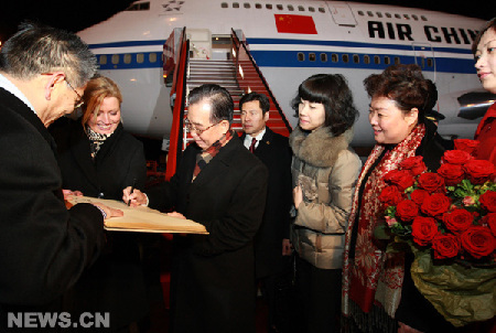 Le PM chinois arrive à Copenhague pour la conférence sur les changements climatiques