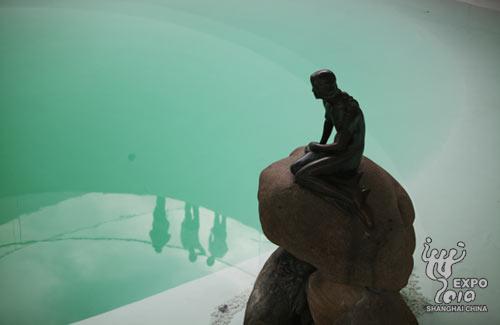 La statue de la petite sirène. 