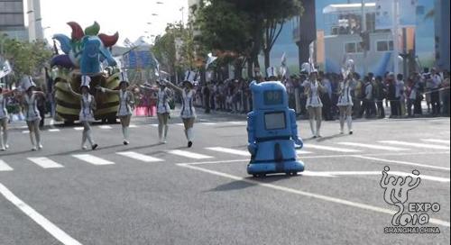 Vingt robots à l&apos;effigie de Haibao ont participé mardi après-midi au défilé de l&apos;Expo, le long de Bocheng Road.