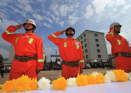 Chine : le Yunnan rend hommage aux victimes du séisme de Ludian