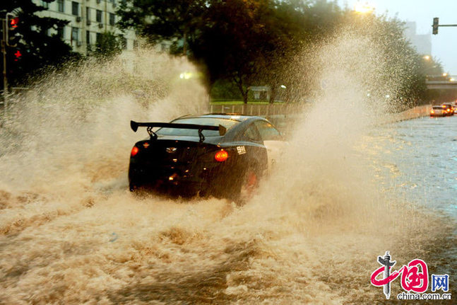 Des pluies diluviennes s&apos;abattent sur Beijing_3