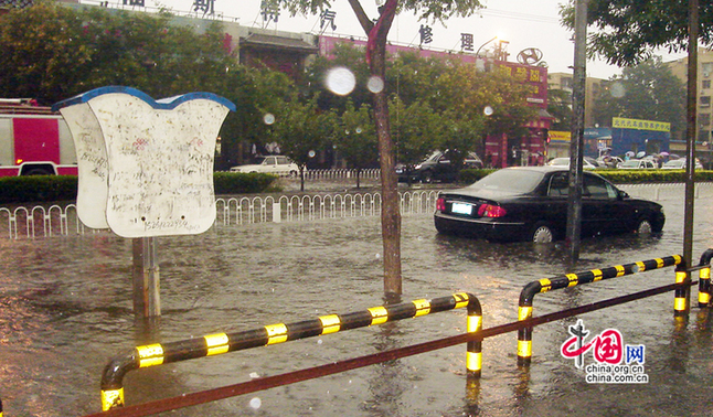 Des pluies diluviennes s&apos;abattent sur Beijing_10