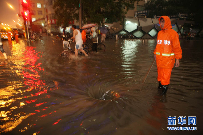 Des pluies diluviennes s&apos;abattent sur Beijing_43