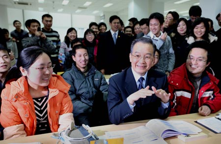  Le Premier ministre chinois  Wen Jiabao a promis aux étudiants que le gouvernement chercherait  à offrir plus d