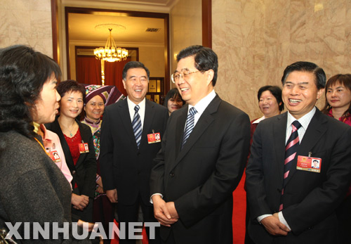 Malgré son impact sévère sur  l'économie chinoise, l'actuelle crise financière mondiale  représente également une opportunité pour la Chine, a indiqué le  président chinois Hu Jintao, samedi à Beijing.  