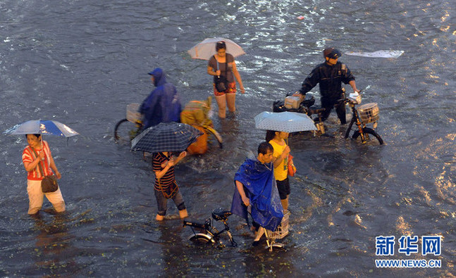 Des pluies diluviennes s&apos;abattent sur Beijing_15