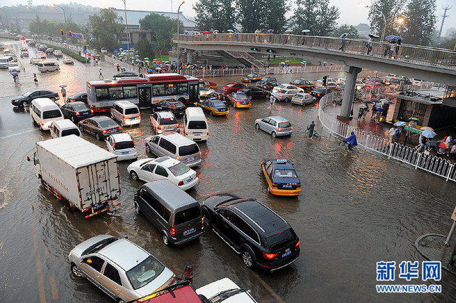 Des pluies diluviennes s&apos;abattent sur Beijing_19