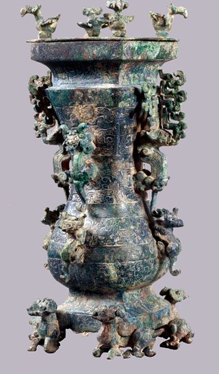 vase laqué multicolore de la dynastie des Han orientaux (25-220)