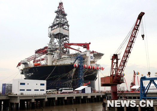 La Sevan Driller, première plate-forme de stockage de pétrole brut et de forage en mer profonde en forme de cylindre construite par les chantiers navals de Nantong appartenant à la China Ocean Shipping (Group) Company, a été lancée dimanche de la ville de Nantong, province du Jiangsu.