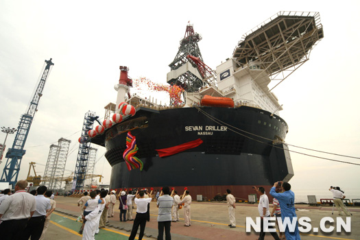 La Sevan Driller, première plate-forme de stockage de pétrole brut et de forage en mer profonde en forme de cylindre construite par les chantiers navals de Nantong appartenant à la China Ocean Shipping (Group) Company, a été lancée dimanche de la ville de Nantong, province du Jiangsu.