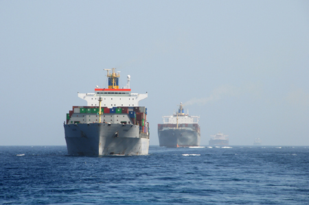 La flotte de la marine chinoise  actuellement en route vers la Somalie a reçu des demandes  d'escorte contre les pirates de la part de 15 navires marchands  chinois, a déclaré mardi à Beijing un porte-parole du  gouvernement. 