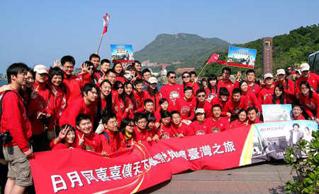 Vingt-six couples de la partie continentale chinoise sont arrivés à Taïwan pour un voyage  organisé gratuit et, plus important encore, pour un mariage  collectif.  