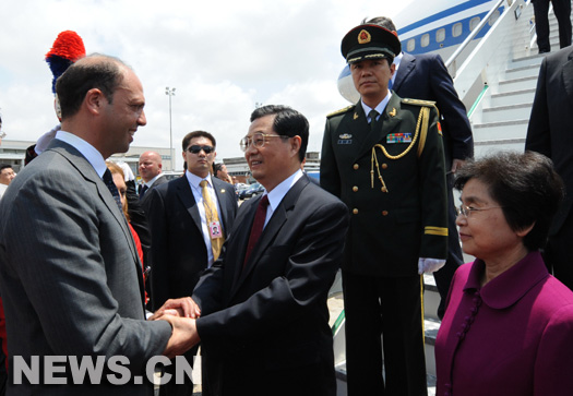 Le président chinois Hu Jintao est arrivé dimanche à Rome pour entamer une visite d&apos;Etat en Italie et participer à une séries de réunions à tenir en marge du sommet du G8.