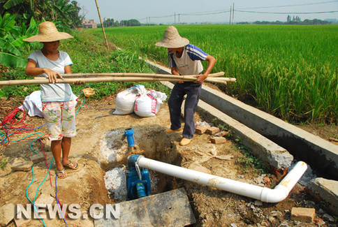 Une grave sécheresse continue à sévir depuis plusieurs mois dans les provinces méridionales de la Chine, retardant les cultures du riz, menaçant les réservoirs et provoquant des pénuries d'eau potable chez des centaines de milliers d'habitants.