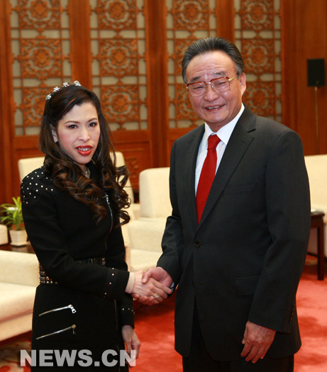 Le président du Comité permanent de l&apos;Assemblée populaire nationale (APN, Parlement chinois), Wu Bangguo, a rencontré mardi la princesse thaïlandaise Chulabhorn, déclarant vouloir renforcer les relations avec la Thaïlande.