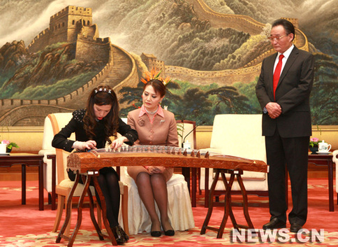 Le président du Comité permanent de l&apos;Assemblée populaire nationale (APN, Parlement chinois), Wu Bangguo, a rencontré mardi la princesse thaïlandaise Chulabhorn, déclarant vouloir renforcer les relations avec la Thaïlande.