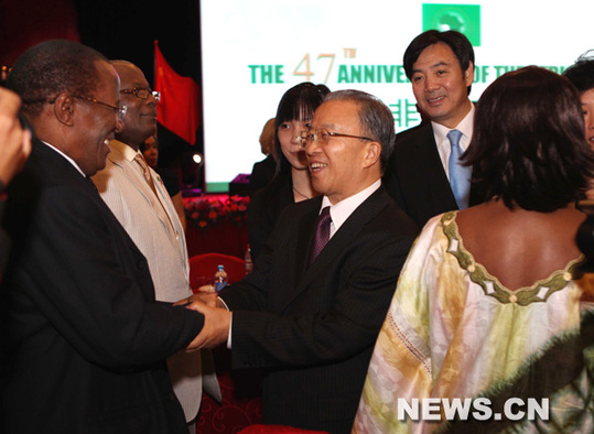 De hauts responsables chinois et des diplomates d'une cinquantaine de nations africaines ont pris part mardi à une réception à Beijing, pour célébrer la 47ème Journée de l'Afrique.