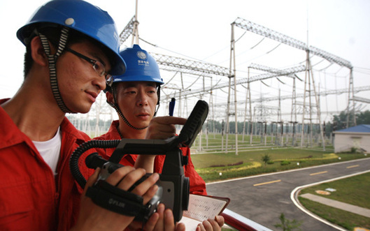 Face à la canicule persistante qui règne sur de nombreuses régions chinoises, la production d&apos;électricité a battu un record, atteignant 12,93 milliards de kilowatts-heures (kW-h) lundi, selon les chiffres du Centre National de la Distribution d&apos;Electricité.