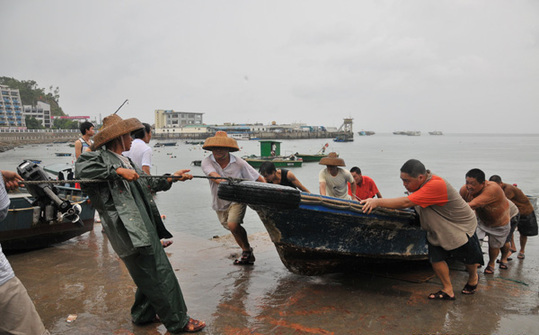 Chanthu, la troisième tempête tropicale de l'année, pourrait frapper jeudi midi les régions littorales de la province du Guangdong, dans le sud de la Chine, selon les prévisions météorologiques de la province voisine de Hainan, qui se trouve également sur son passage.