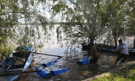 Des ouvriers ont récupéré 6 387 barils de produits chimiques et repéré 684 autres déversés par la crue du fleuve Songhuajiang (nord-est), quatre jours suite aux inondations, ont annoncé dimanche soir des responsables locaux.