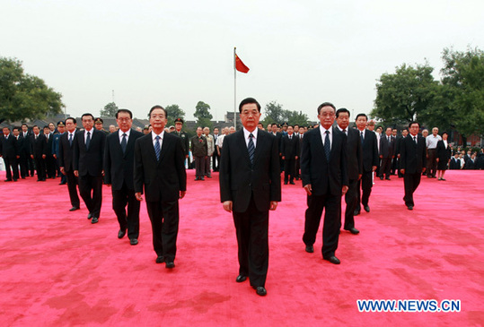 Les dirigeants chinois ont rendu hommage aux soldats chinois morts lors de la guerre contre l'agression japonaise pendant la Seconde Guerre mondiale vendredi, le 65e anniversaire de la capitulation japonaise face à la Chine.