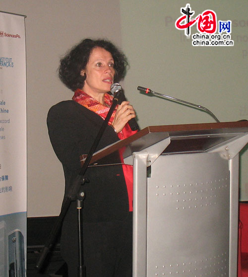 L'ambassadeur de France en Chine, Mme Sylvie Bermann, prononce un discours pour célébrer l'ouverture du séminaire.