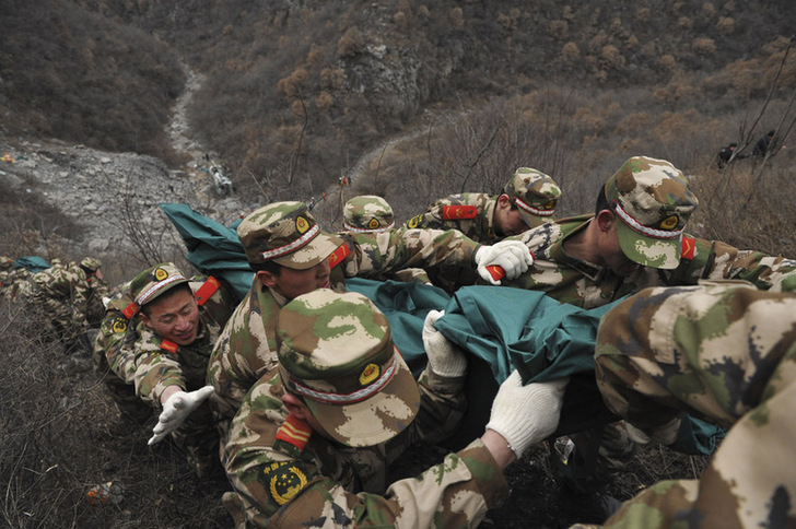 Un bus touristique plonge dans un ravin dans le nord de la Chine : quinze morts confirmés_3