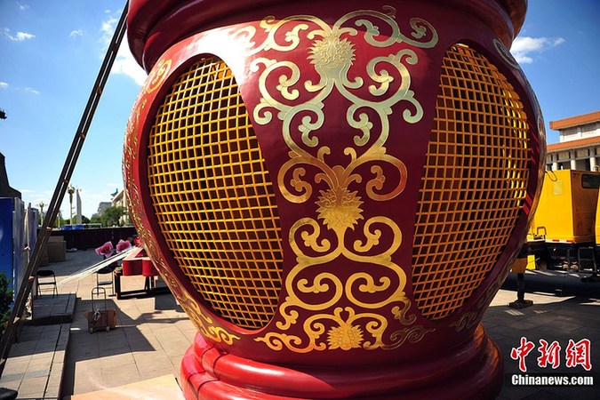 La place Tiananmen ornée de parterres de fleurs pour la fête nationale