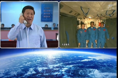 Le président chinois parle avec les astronautes à bord du Tiangong-1